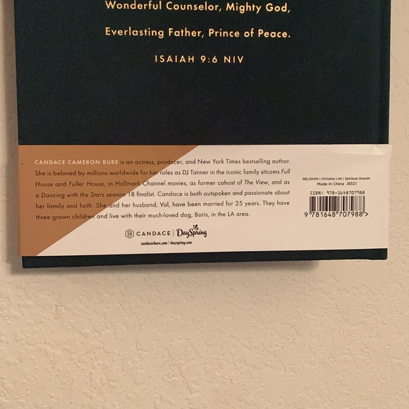 Candace Cameron Bure Inspirational Christmas Memory Book - Picture 3 of 3